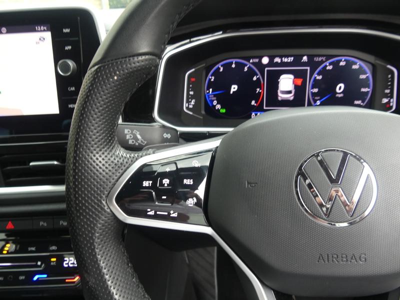 Volkswagen T-Roc Photo 777a2115-f0c9-4aa8-b4c2-d23e87464186.jpg