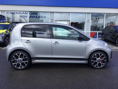 Volkswagen up! Photo 2