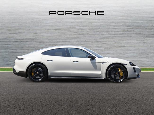 PORSCHE Taycan Photo 3