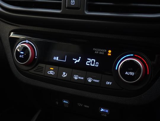 Hyundai i10 Photo 77c5c462-0422-42bf-b77e-ef6f3a0bd75d.jpg