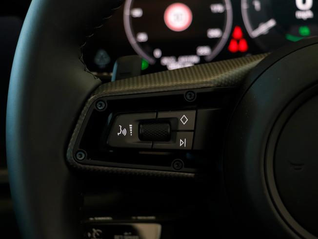 PORSCHE 911 Photo 9