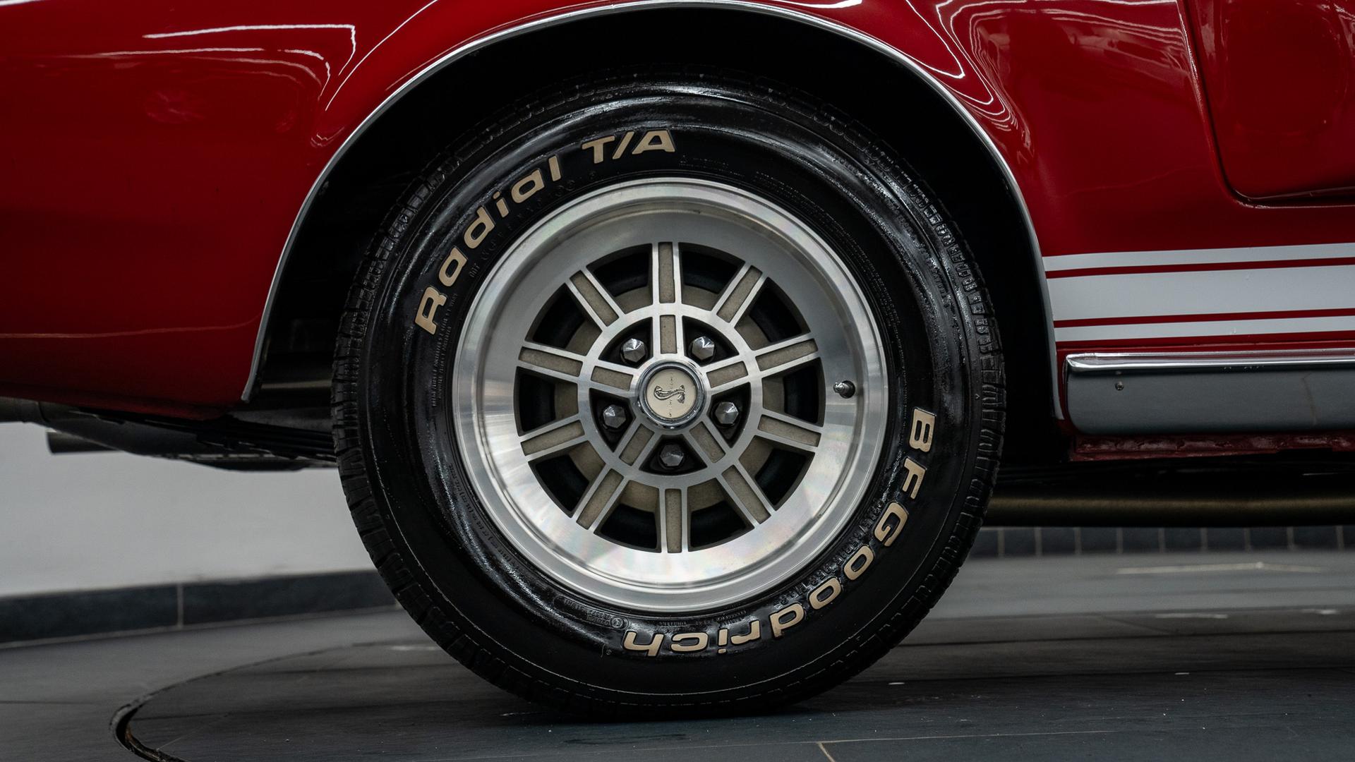 Ford Mustang Photo 77e91a05-98a3-475c-9e92-05d518530a23.jpg