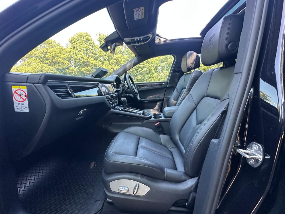 Used Porsche Macan RO22EWX 27