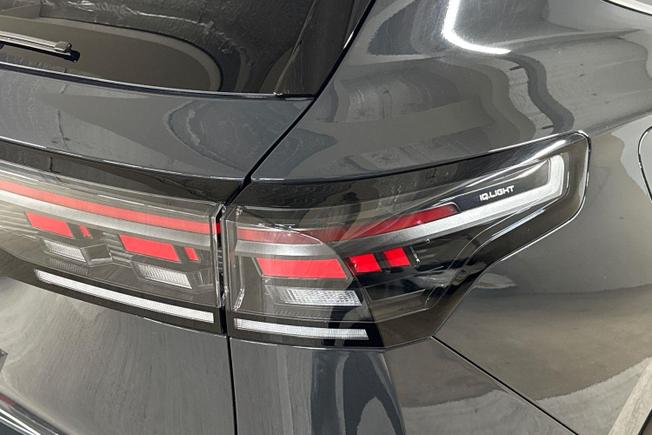 VOLKSWAGEN Tiguan Photo 18