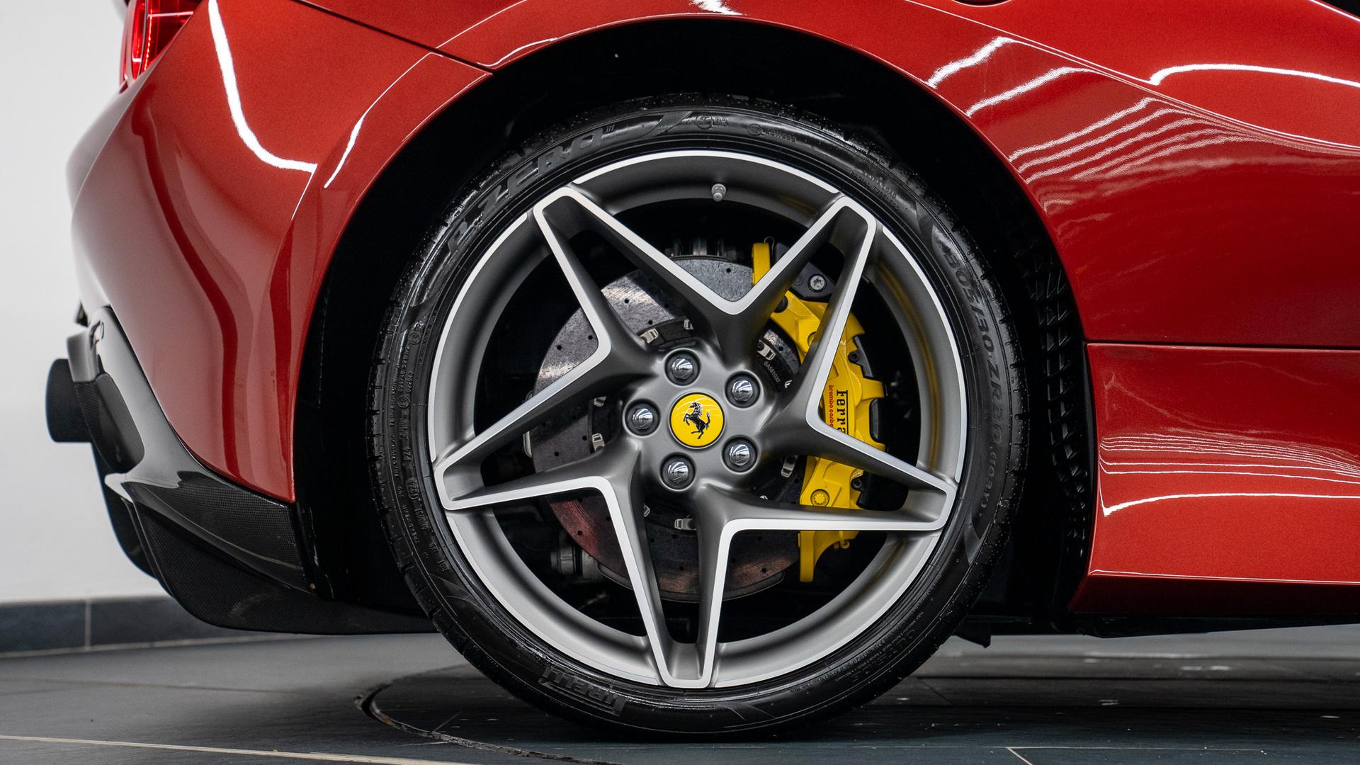 Ferrari F8 Photo 78210300-d00b-4796-9f2d-457f17ed343f.jpg