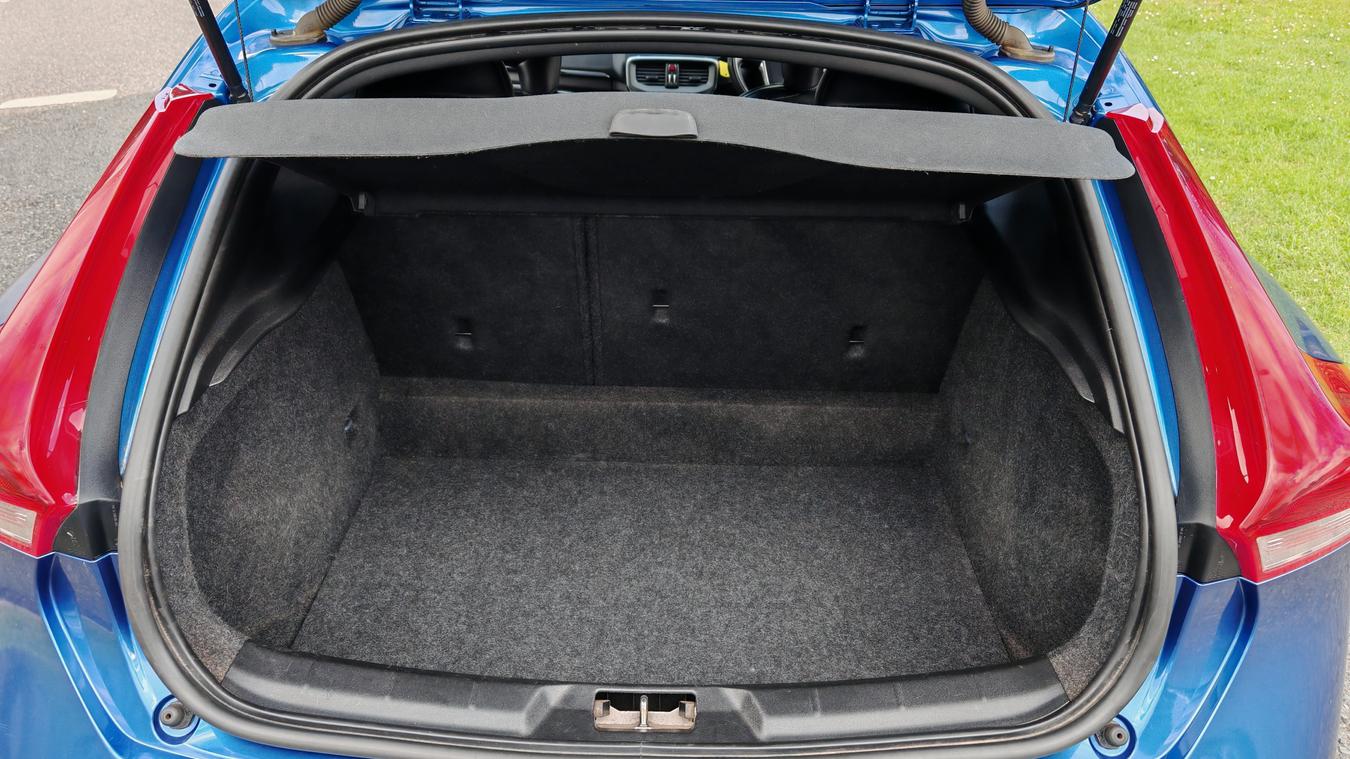 Used Volvo V40 RX66YXR 16