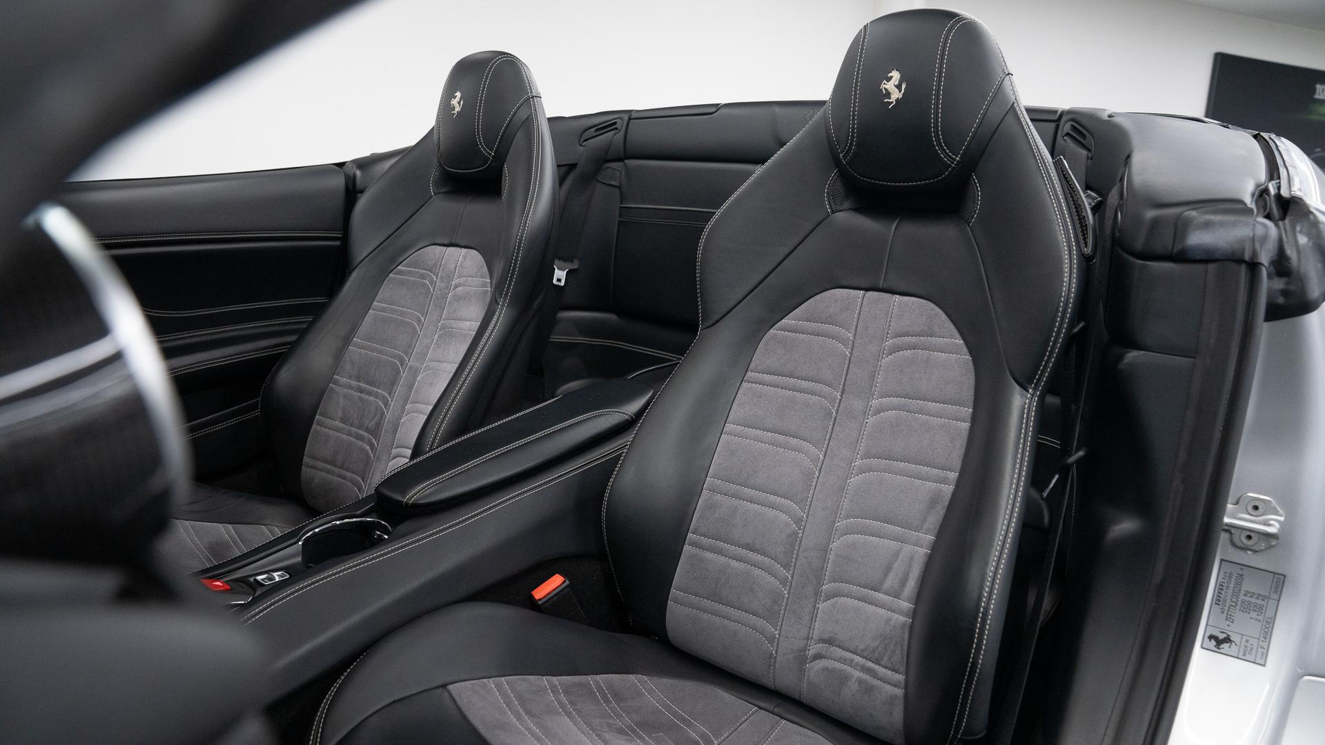 Ferrari California Photo 7854a2ff-cc49-4981-9cbf-82ce8700e52a.jpg