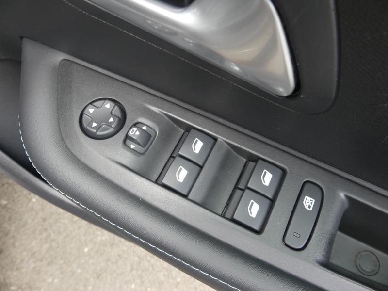 Peugeot 208 Photo 78590a54-98e6-4005-982f-e493907091d0.jpg