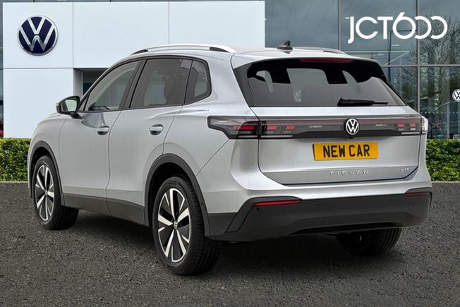 VOLKSWAGEN  Tiguan  Photo 3