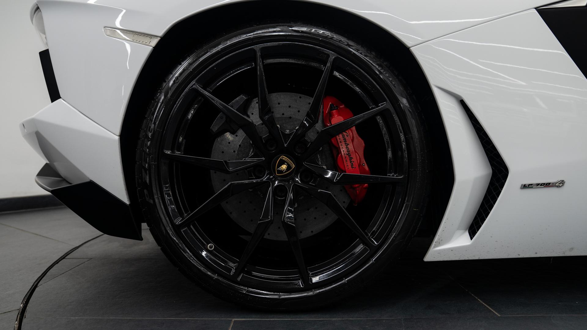 LAMBORGHINI Aventador Photo 78ad9021-4887-4cf6-9f77-1c517fbd54ad.jpg