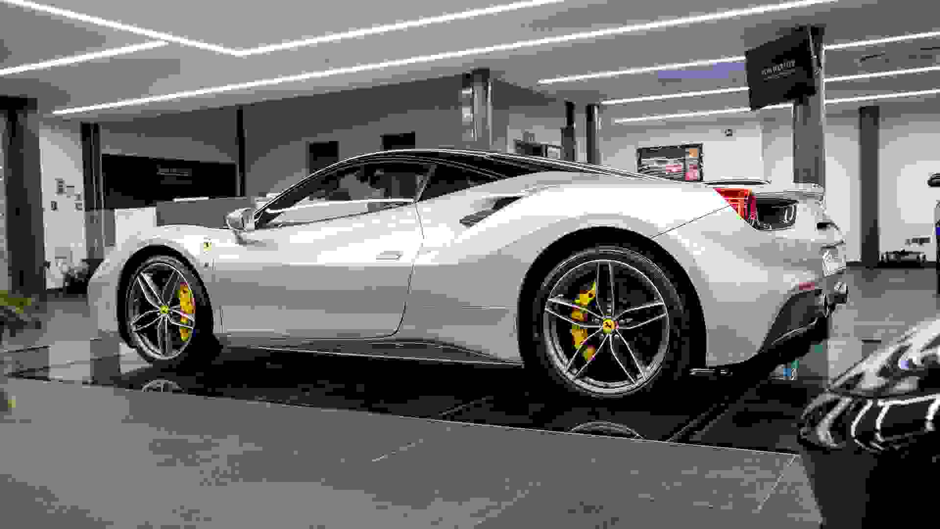Ferrari 488 Photo 78af8fd2-ed8c-447a-bcbd-e32c0fce5ad4.jpg