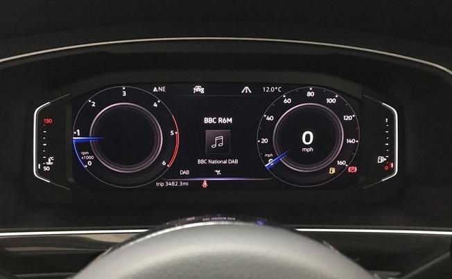 VOLKSWAGEN Tiguan Photo 12