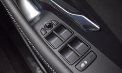 Jaguar E-PACE Photo 28