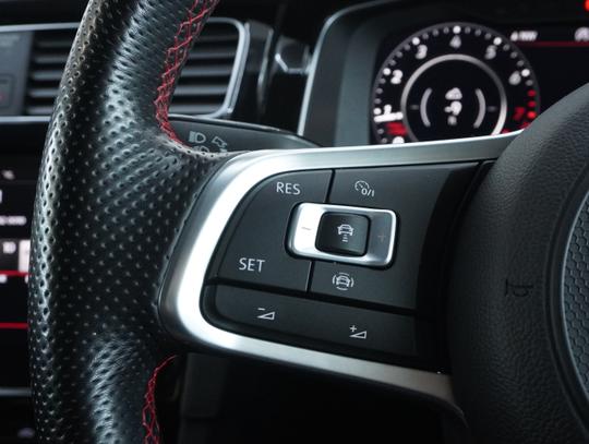 Volkswagen Golf Photo 78c485d0-dacf-4394-8a11-d65d713006b6.jpg