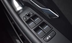 Jaguar E-PACE Photo 27