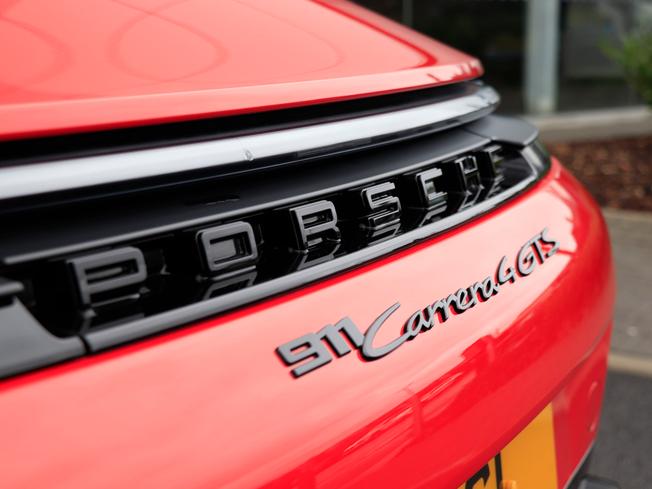 PORSCHE 911 Photo 12