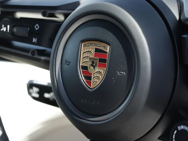 PORSCHE Taycan Photo 30