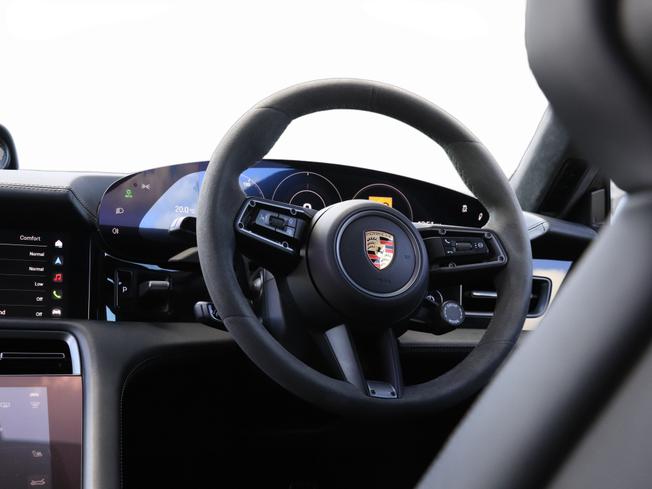 PORSCHE Taycan Photo 34
