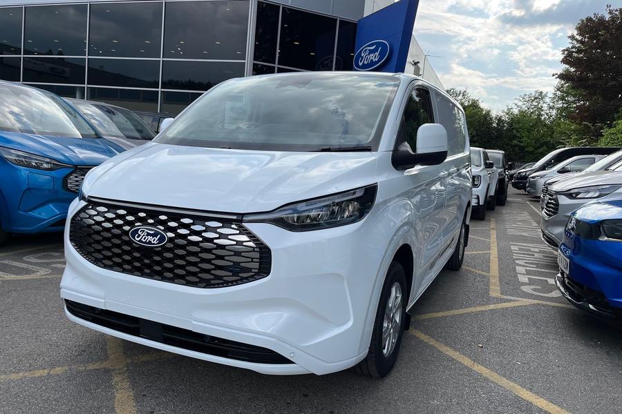 Ford E-TRANSIT CUSTOM Photo 7903b6fd-3f79-4805-b9b0-1da4965ec00b.jpg