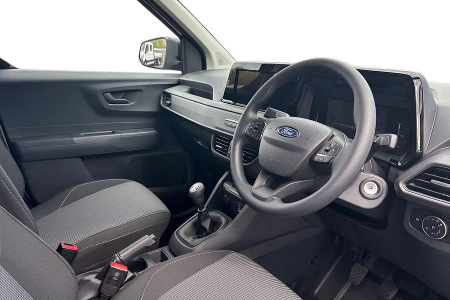 Ford TRANSIT COURIER Photo 793aeb6e-d11b-4775-b44a-815d47d5cd69.jpg