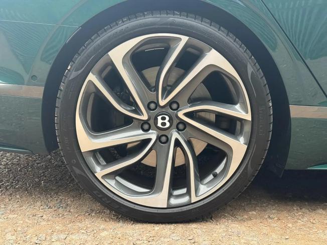 BENTLEY Flying Spur Photo 21