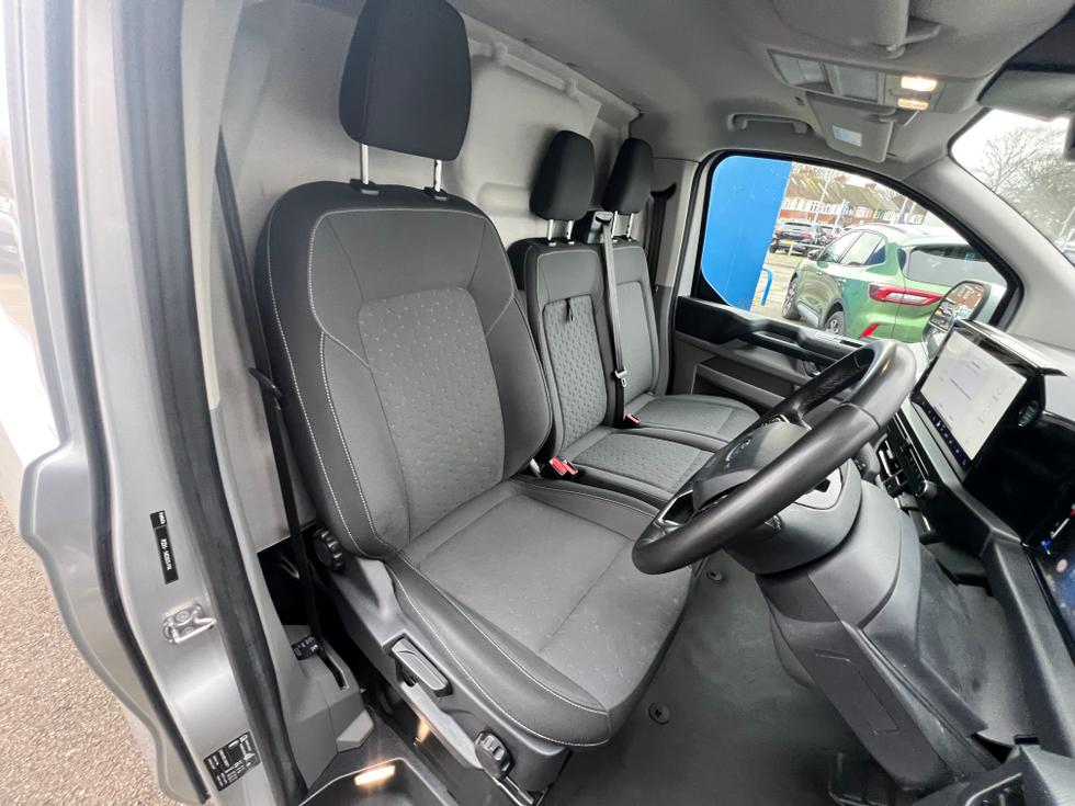 Ford Transit Custom Photo 795fe3c5-18f8-4495-a100-4dab0d35b79f.jpeg
