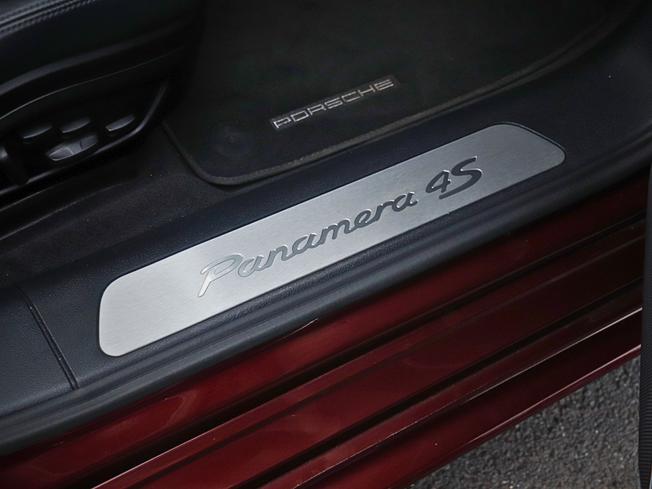 PORSCHE Panamera Photo 27
