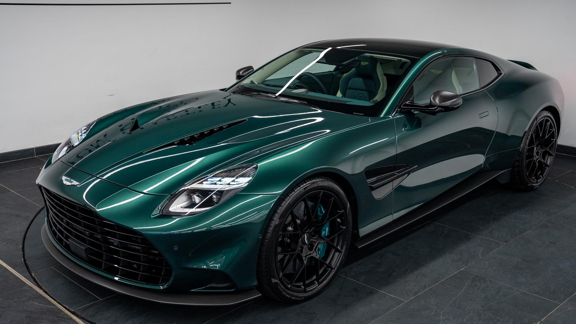 Aston Martin Vanquish Photo 79716327-0fd8-454a-b32a-2817b2b9b0dd.jpg
