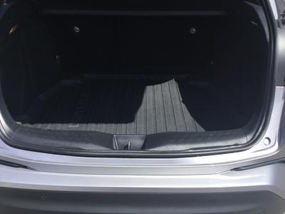 Toyota C-HR Photo 9