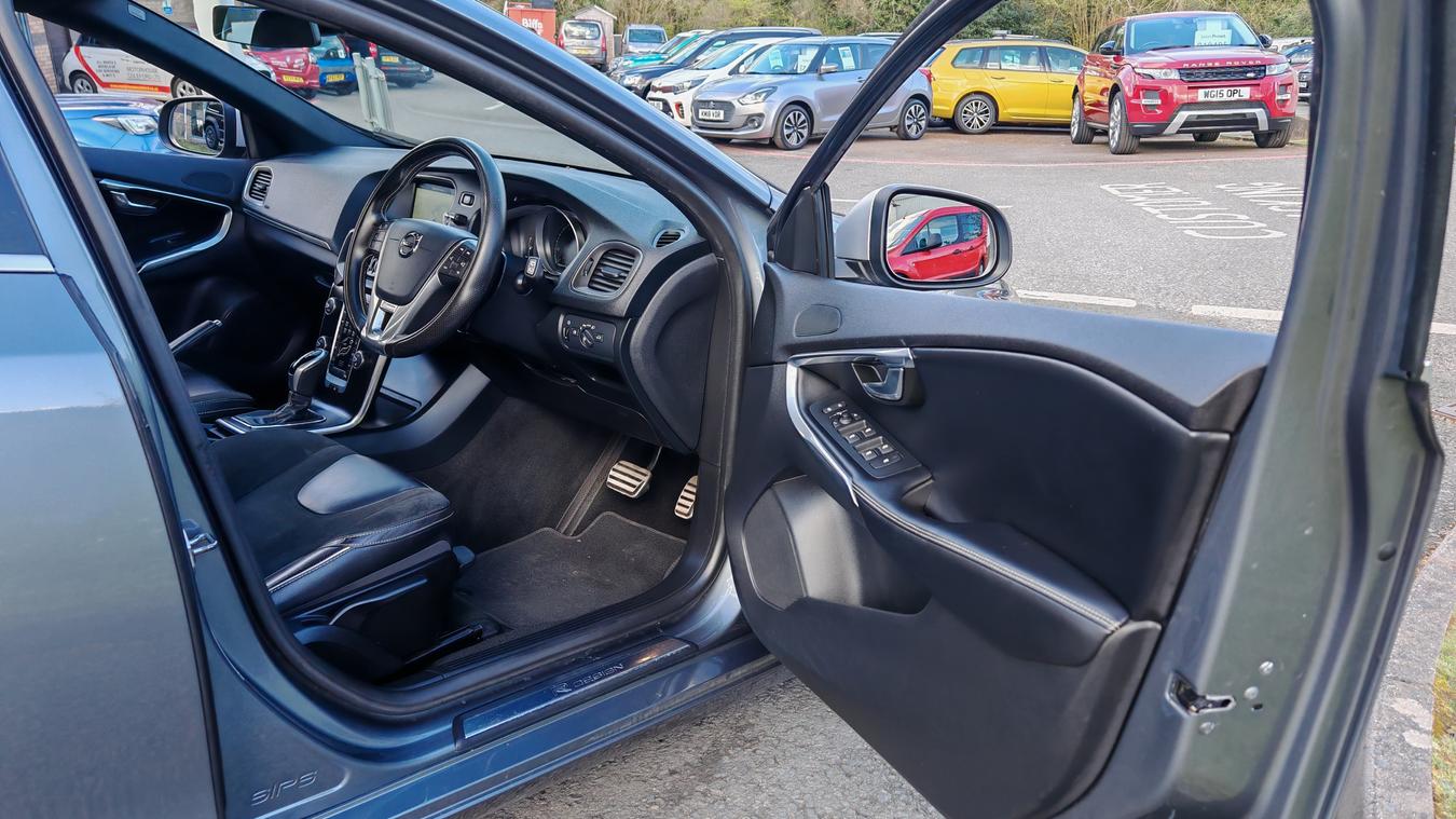 Used Volvo V40 EO66TKE 12