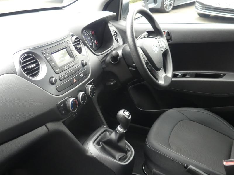 Hyundai i10 Photo 79b40db6-4f7c-4e41-9f11-d1cb4a080765.jpg