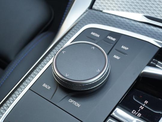 BMW i4 Photo 79c094eb-fbe0-4f3a-892b-05a42429998d.jpg