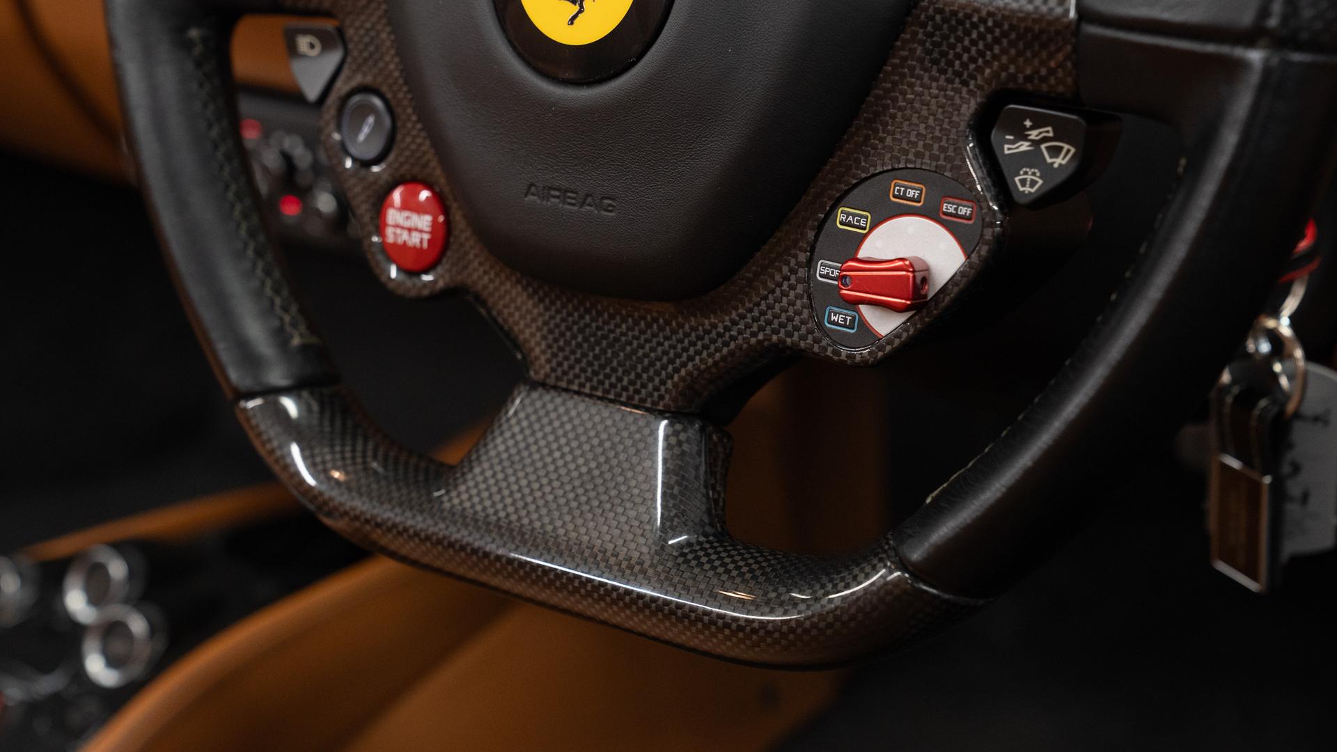 Ferrari 458 Photo 79c50c8a-fb9c-47e3-b6d3-69783bb51496.jpg