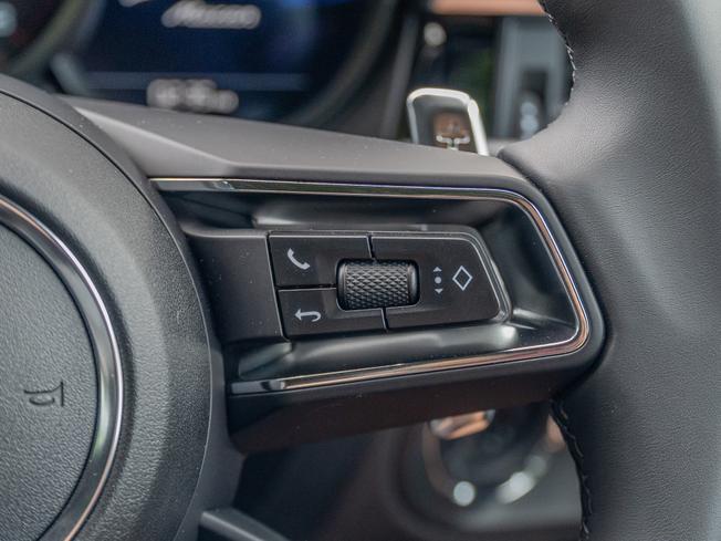 PORSCHE Macan Photo 15