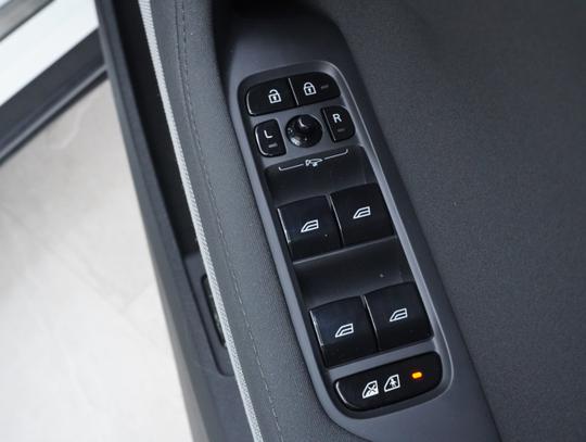 Polestar Polestar 2 Photo 79cf1aba-bc88-4703-a4ec-7afff03f0316.jpg