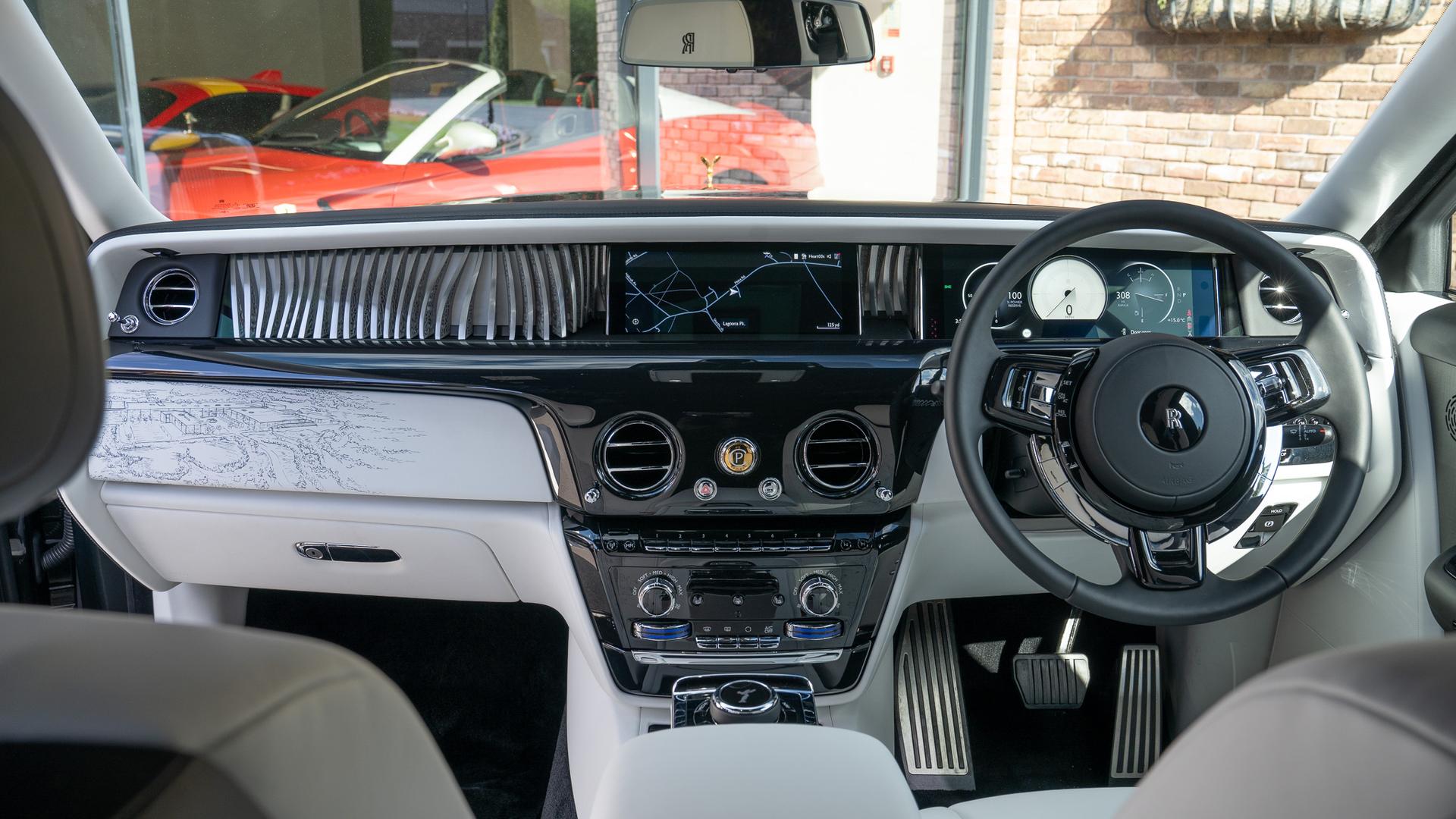 Rolls-Royce Phantom EWB Photo 79d17edc-aea0-4f39-a98d-3a63a57fb882.jpg