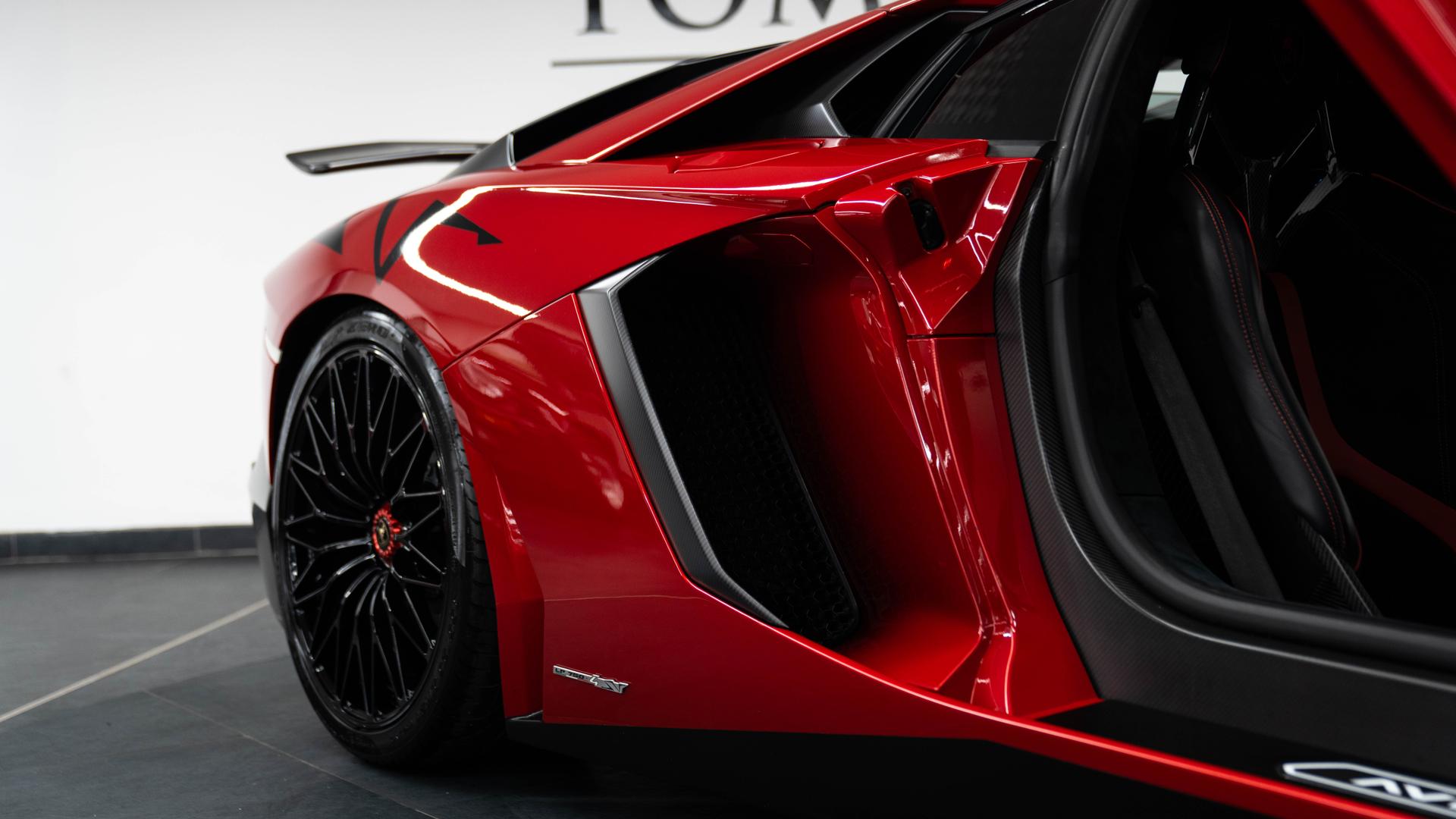 LAMBORGHINI Aventador Photo 79f3adc0-c29d-4de1-a2c8-7370aab4e742.jpg