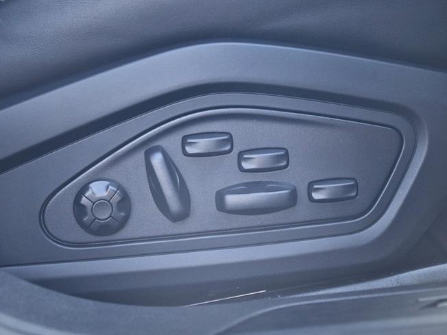 PORSCHE Taycan Photo 21