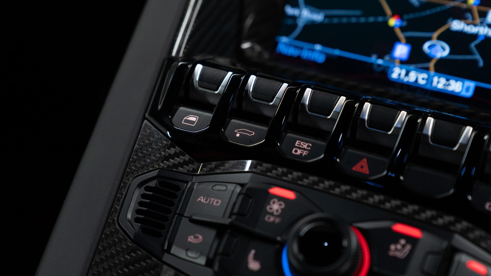 LAMBORGHINI Aventador Photo 7a008cf3-a063-46df-8430-7353813f3448.jpg
