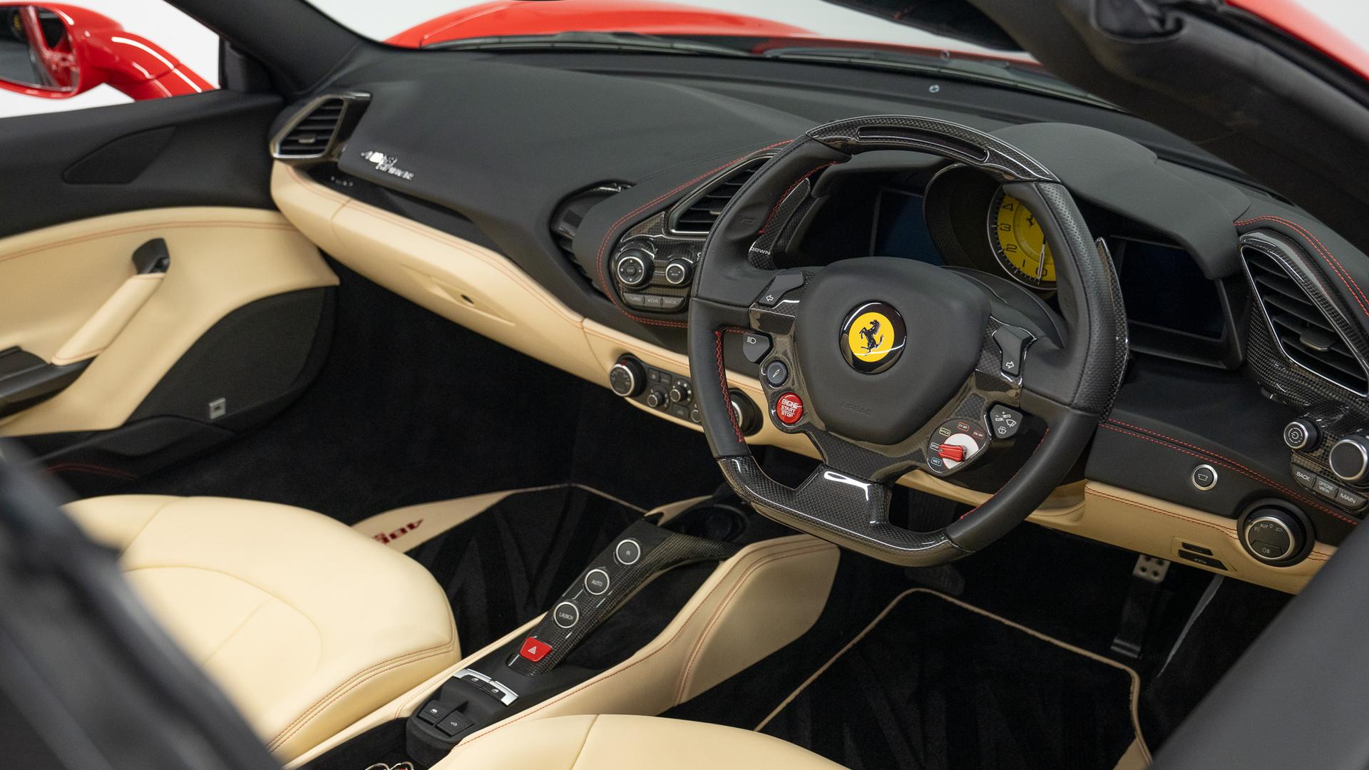 Ferrari 488 Photo 7a116119-96ce-44ca-9b5f-57de16fbffe7.jpg