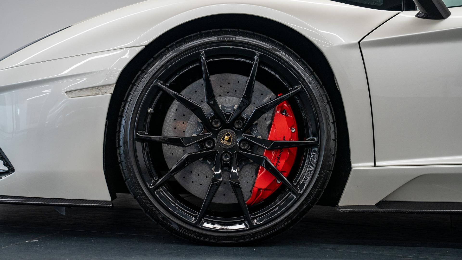 LAMBORGHINI Aventador Photo 7a292116-264f-424c-8e74-f476a707d2f5.jpg