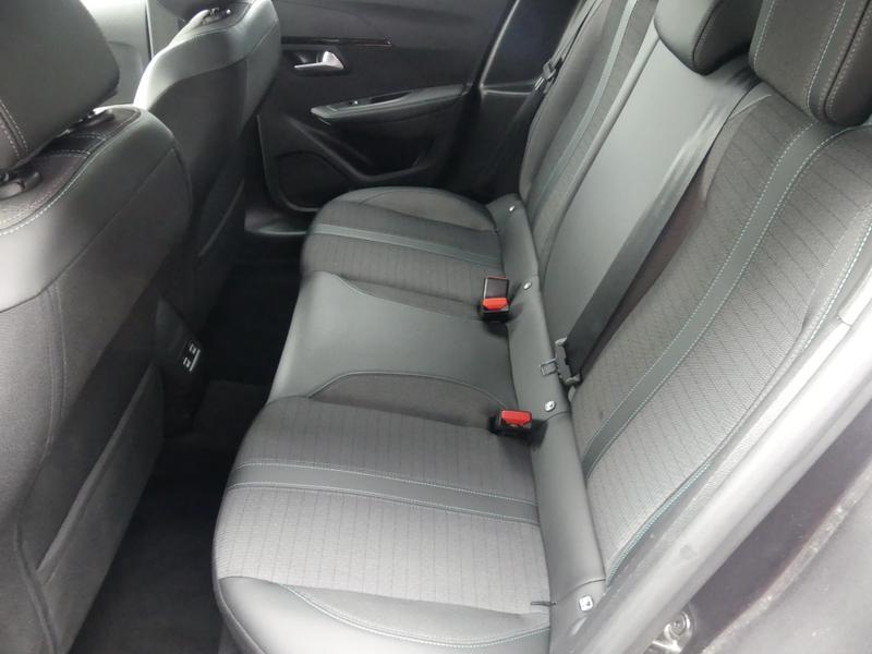 Peugeot 208 Photo 7a2ee55d-72df-449f-adbc-f114cdf5bf47.jpg