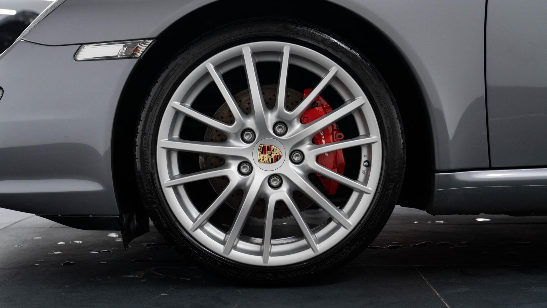 Porsche 911 Photo 7a3d4159-e37e-418c-a7c4-210acac8accf.jpg
