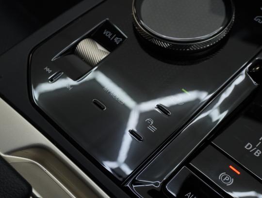 BMW iX Photo 7a3ece09-f6a2-45fd-b049-793289360dfb.jpg