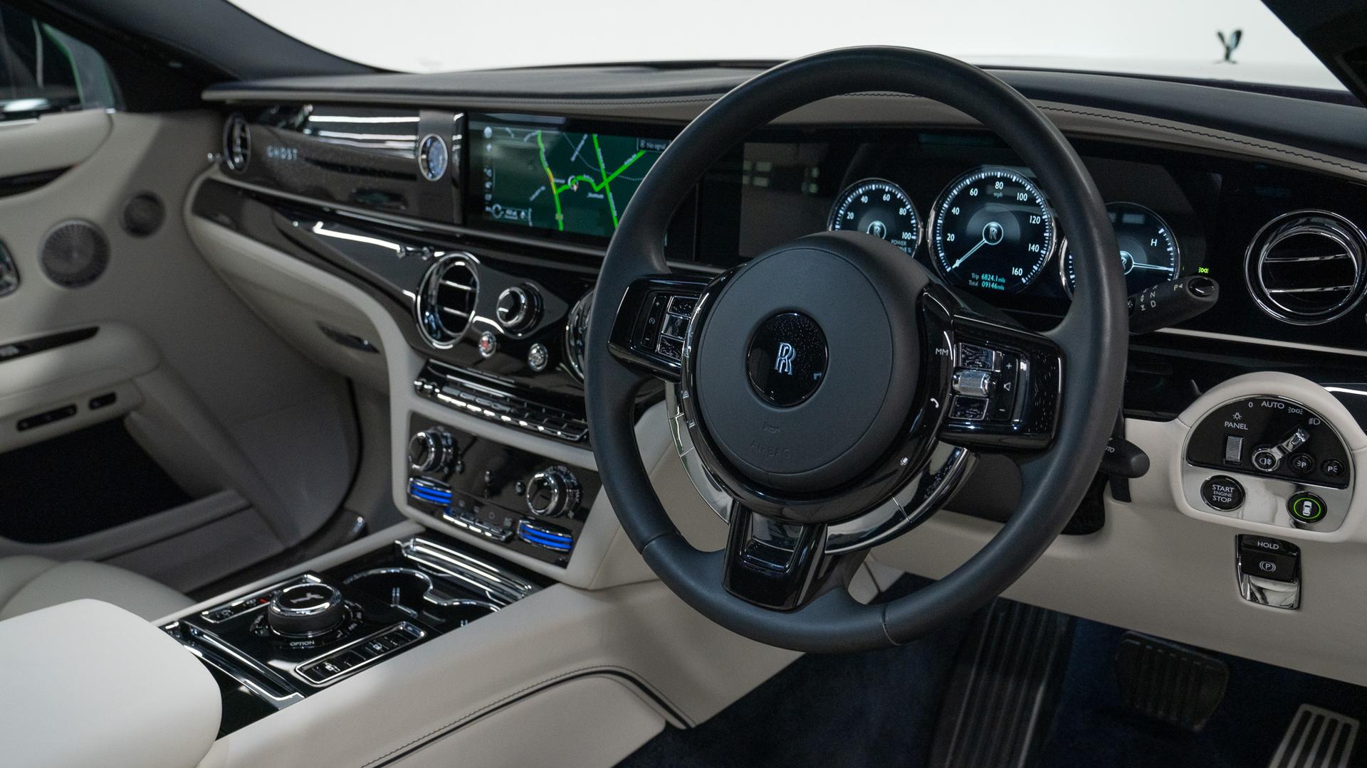 Rolls-Royce Ghost Photo 7a41347e-a0ba-4715-8097-5f5a8980cbe4.jpg
