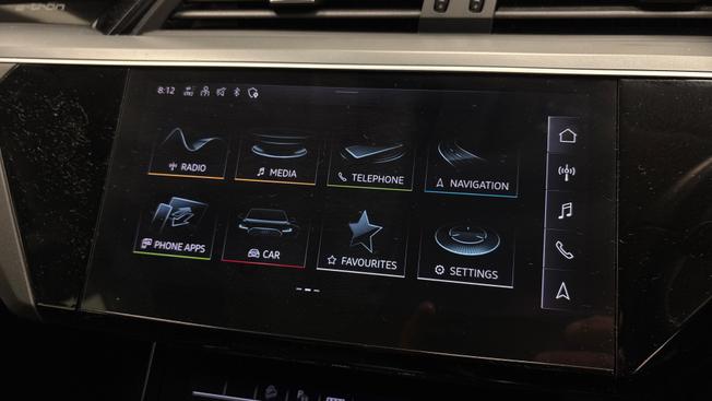 Audi Q8 e-tron Photo 8