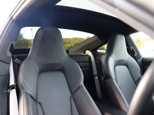 PORSCHE 911 Photo 17