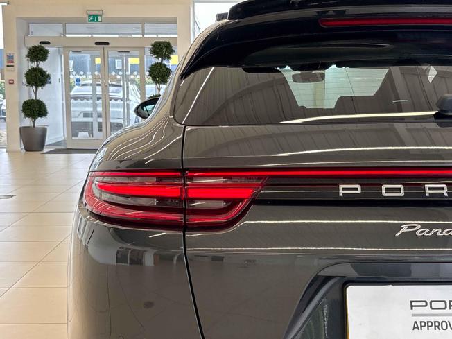 PORSCHE Panamera Photo 23