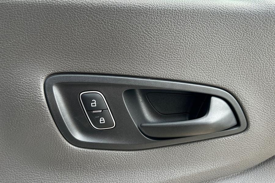 Ford E-TRANSIT Photo 7a5a708f-3fca-4aeb-80e0-95842f4fdf29.jpg