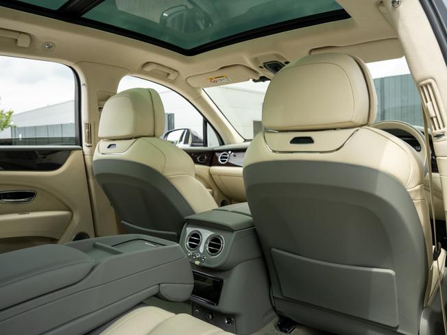 BENTLEY Bentayga Photo 23